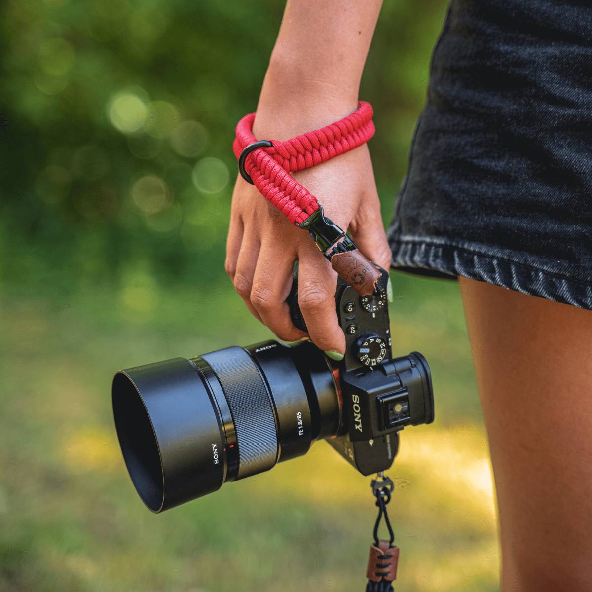 C-ROPE Kamera Handschlaufe Claw aus Paracord Red Dots retail-3
