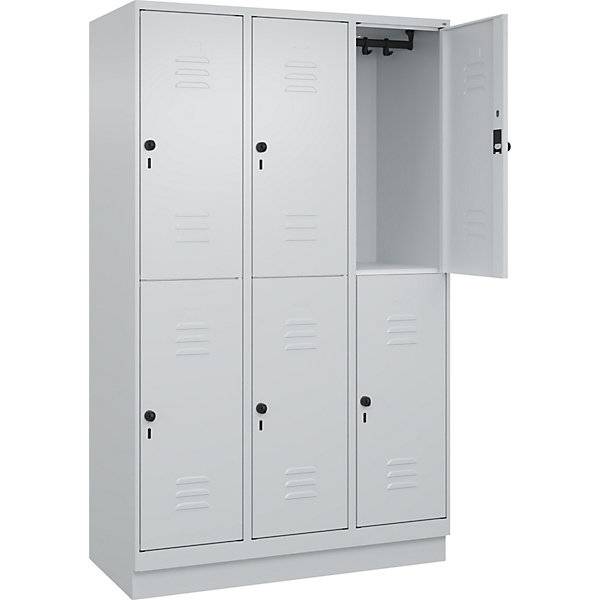 Doppelstock-Spind Classic PLUS 3 Abteile lichtgrau HxB 1950 x 1200 mm mit Bodensockel Drehriegel. C+P-3