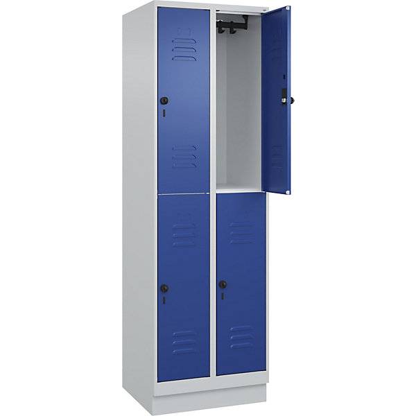 Doppelstock-Spind Classic PLUS 2 Abteile lichtgrau / enzianblau HxB 1950 x 600 mm mit Bodensockel Drehriegel.-3