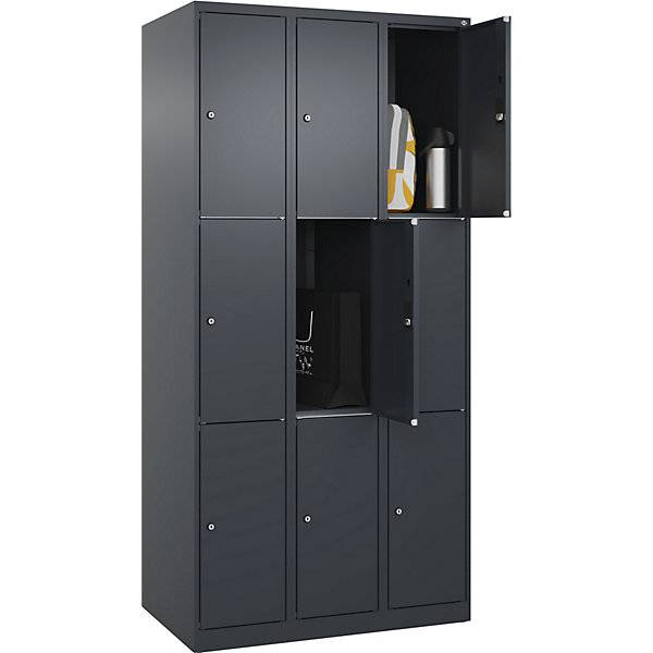 3er-Schließfachschrank Classic PLUS 3 Abteile grau B 900 mm 9 Fächer mit Bodengleitern. C+P Moebelsysteme |