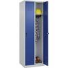 Spind Classic PLUS 2 Abteile lichtgrau / enzianblau B 600 mm mit Bodengleitern Drehriegel. C+P Moebelsysteme