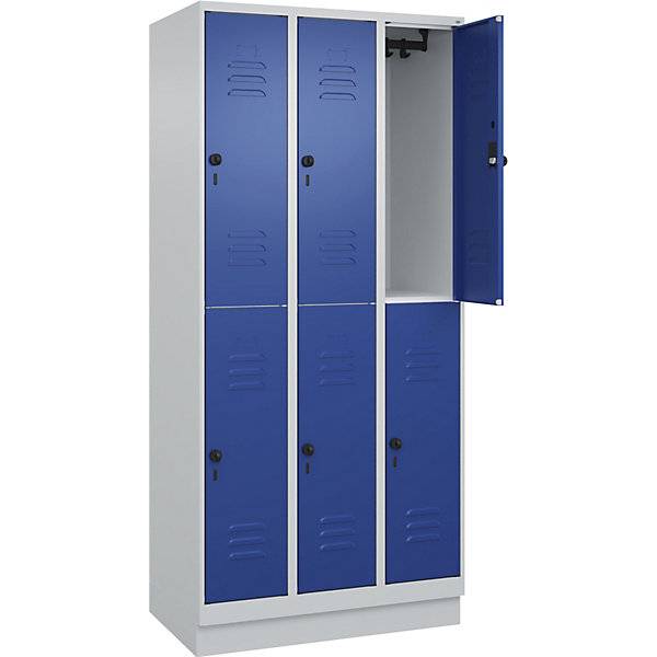 Doppelstock-Spind Classic PLUS 3 Abteile lichtgrau / enzianblau HxB 1950 x 900 mm mit Bodensockel Drehriegel.-3