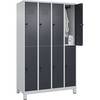 Doppelstock-Spind Classic PLUS 4 Abteile lichtgrau / grau HxB 1950 x 1200 mm mit Füßen Drehriegel. C+P
