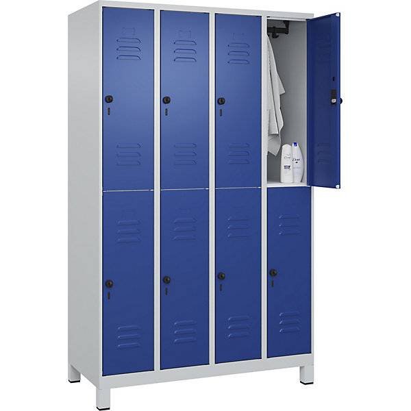 Doppelstock-Spind Classic PLUS 4 Abteile lichtgrau / enzianblau HxB 1950 x 1200 mm mit Füßen Drehriegel. C+P