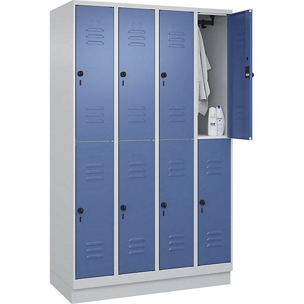 Doppelstock-Spind Classic PLUS 4 Abteile lichtgrau / fernblau HxB 1950 x 1200 mm mit Bodensockel Drehriegel.