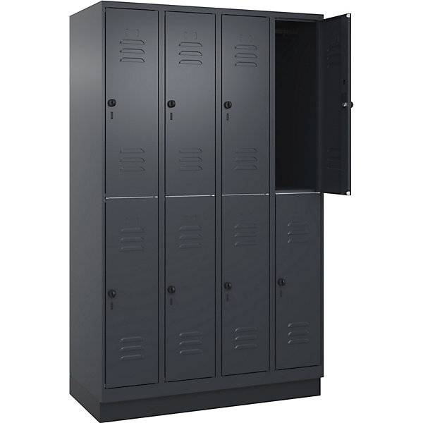 Doppelstock-Spind Classic PLUS 4 Abteile grau HxB 1950 x 1200 mm mit Bodensockel Drehriegel. C+P