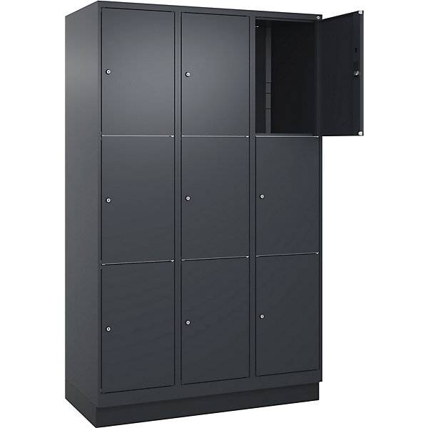 3er-Schließfachschrank Classic PLUS 3 Abteile grau B 1200 mm 9 Fächer mit Bodensockel. C+P Moebelsysteme |