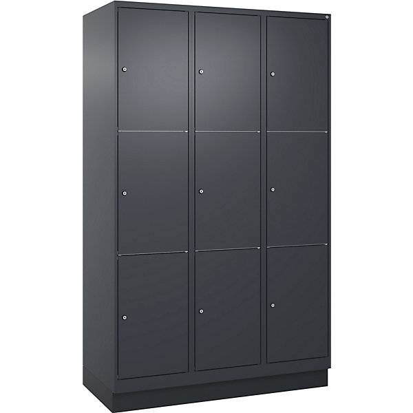 3er-Schließfachschrank Classic PLUS 3 Abteile grau B 1200 mm 9 Fächer mit Bodensockel. C+P Moebelsysteme |-3