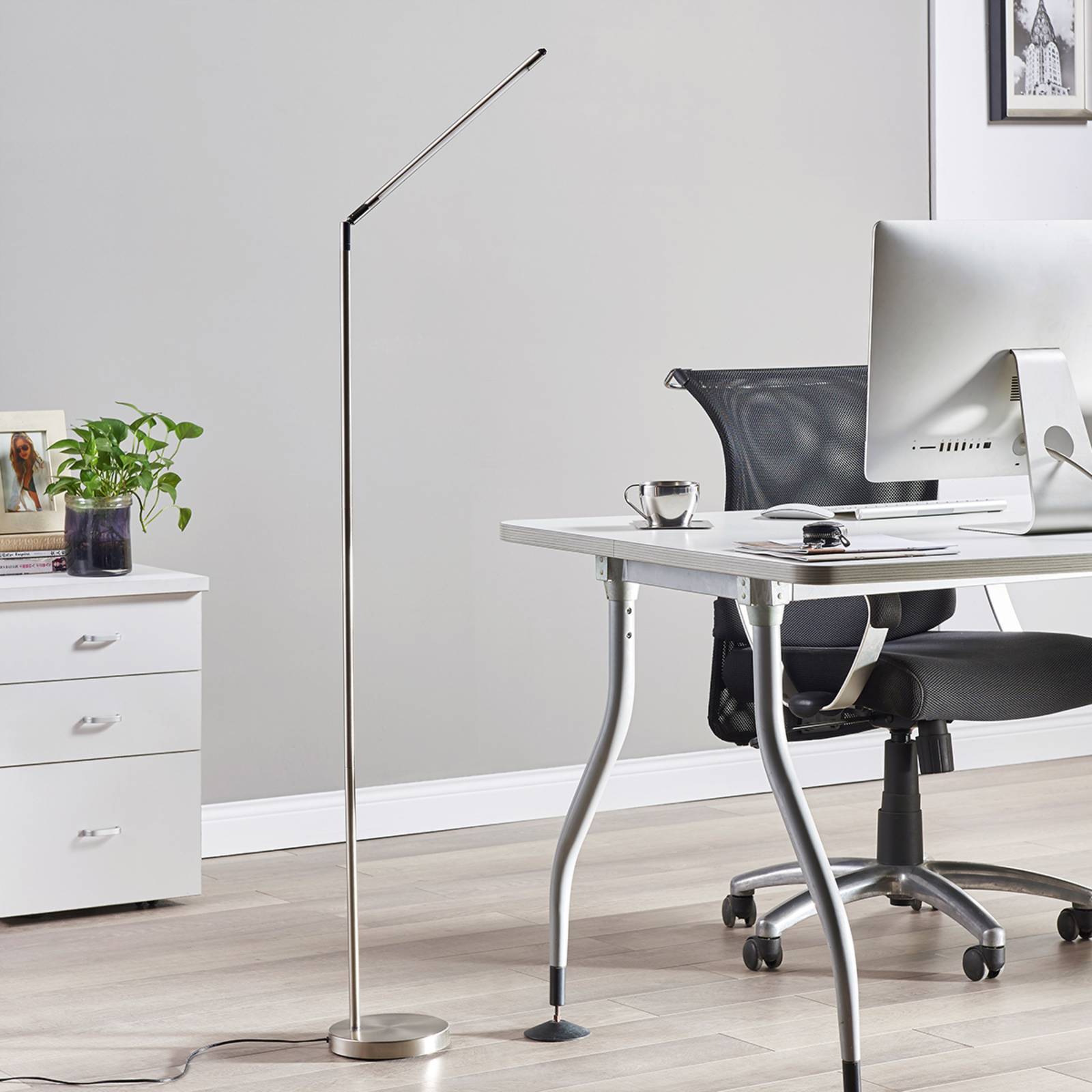 Lindby LED Stehlampe 'Jabbo' in alu aus Metall-2