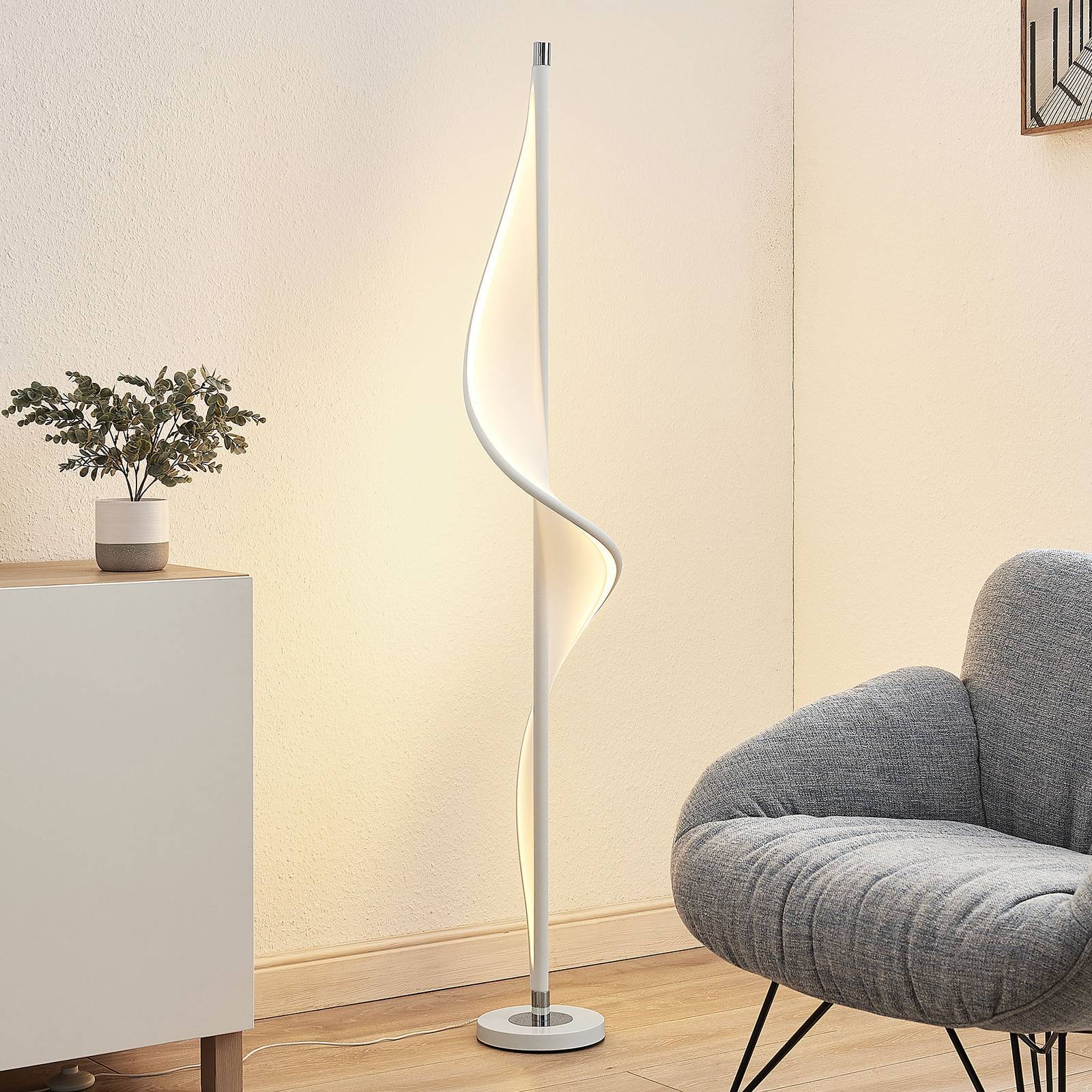Lucande LED Stehlampe 'Edano' in weiß aus Textil-1