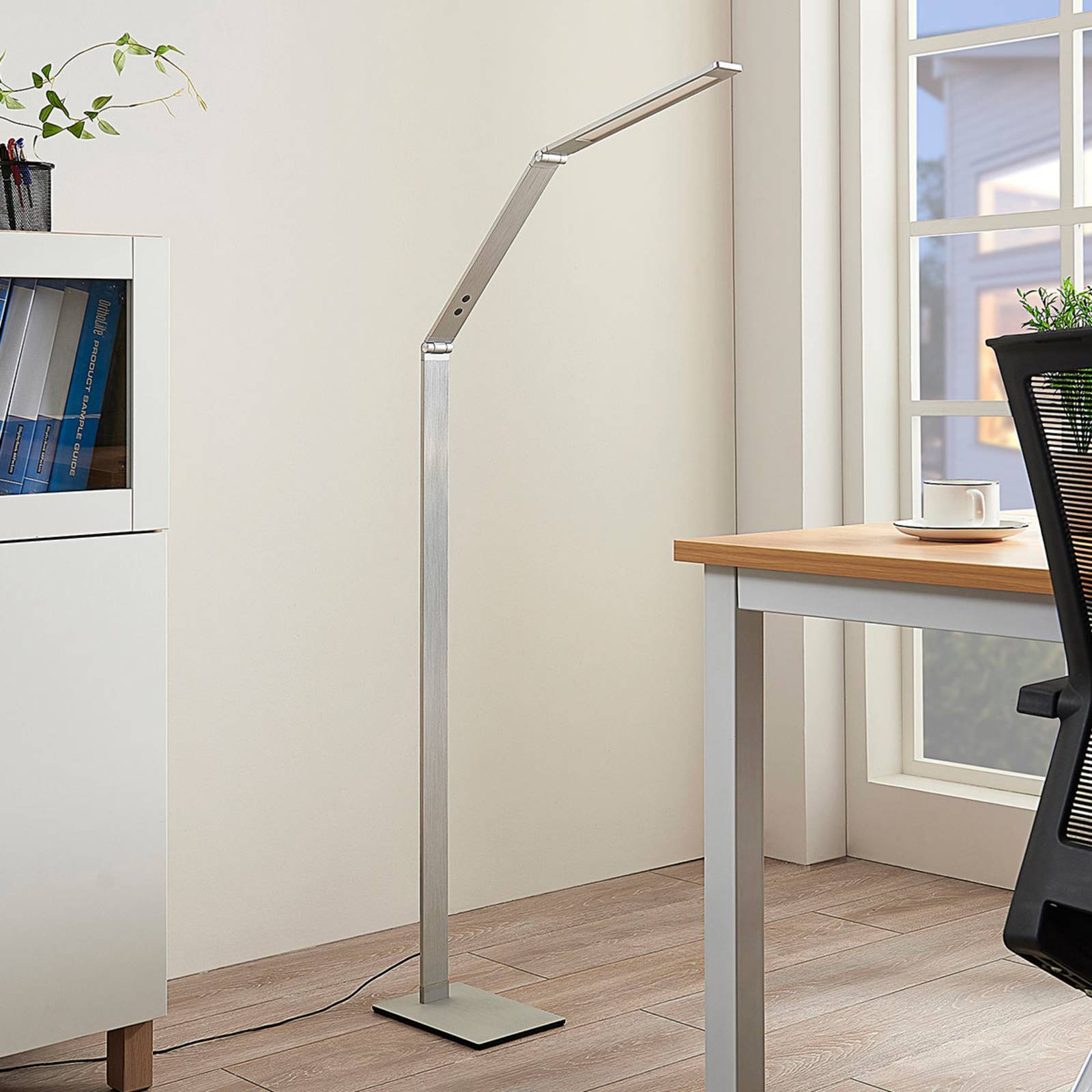 Lucande LED Stehlampe 'Nicano' in alu aus Aluminium-1