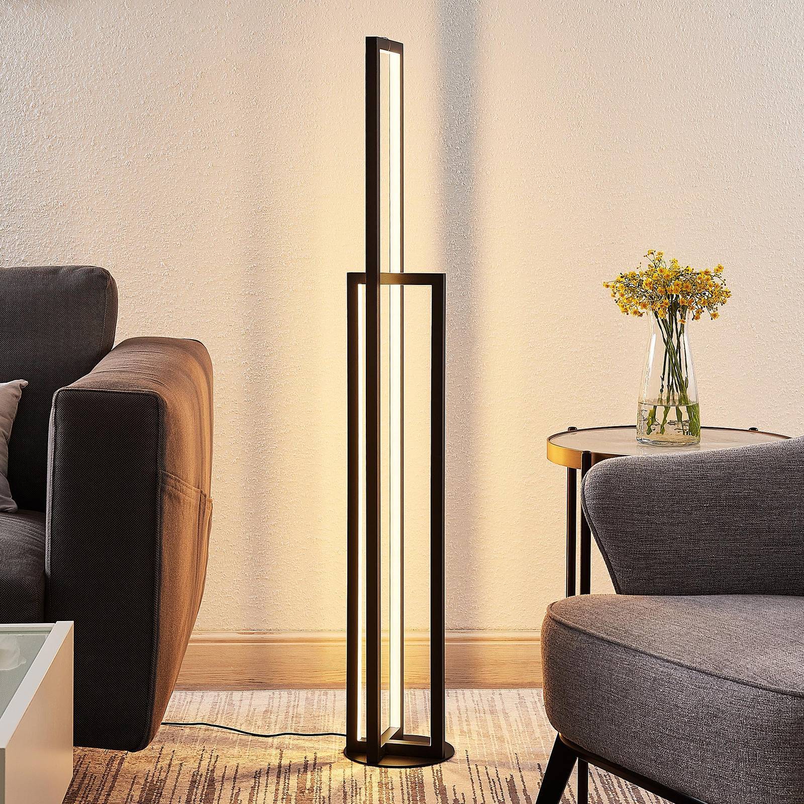 Lucande LED Stehlampe 'Hylda' in schwarz aus Aluminium-1