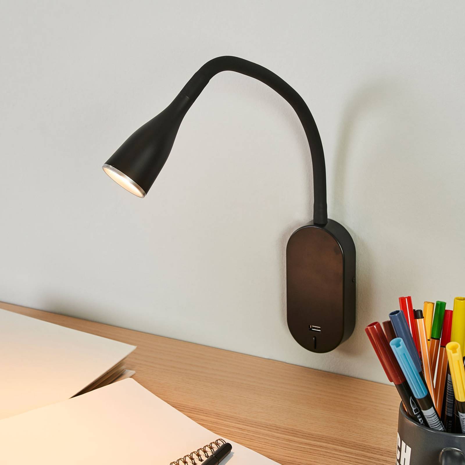 Lindby LED Wandleuchte Innen 'Enna' in schwarz aus Kunststoff-1