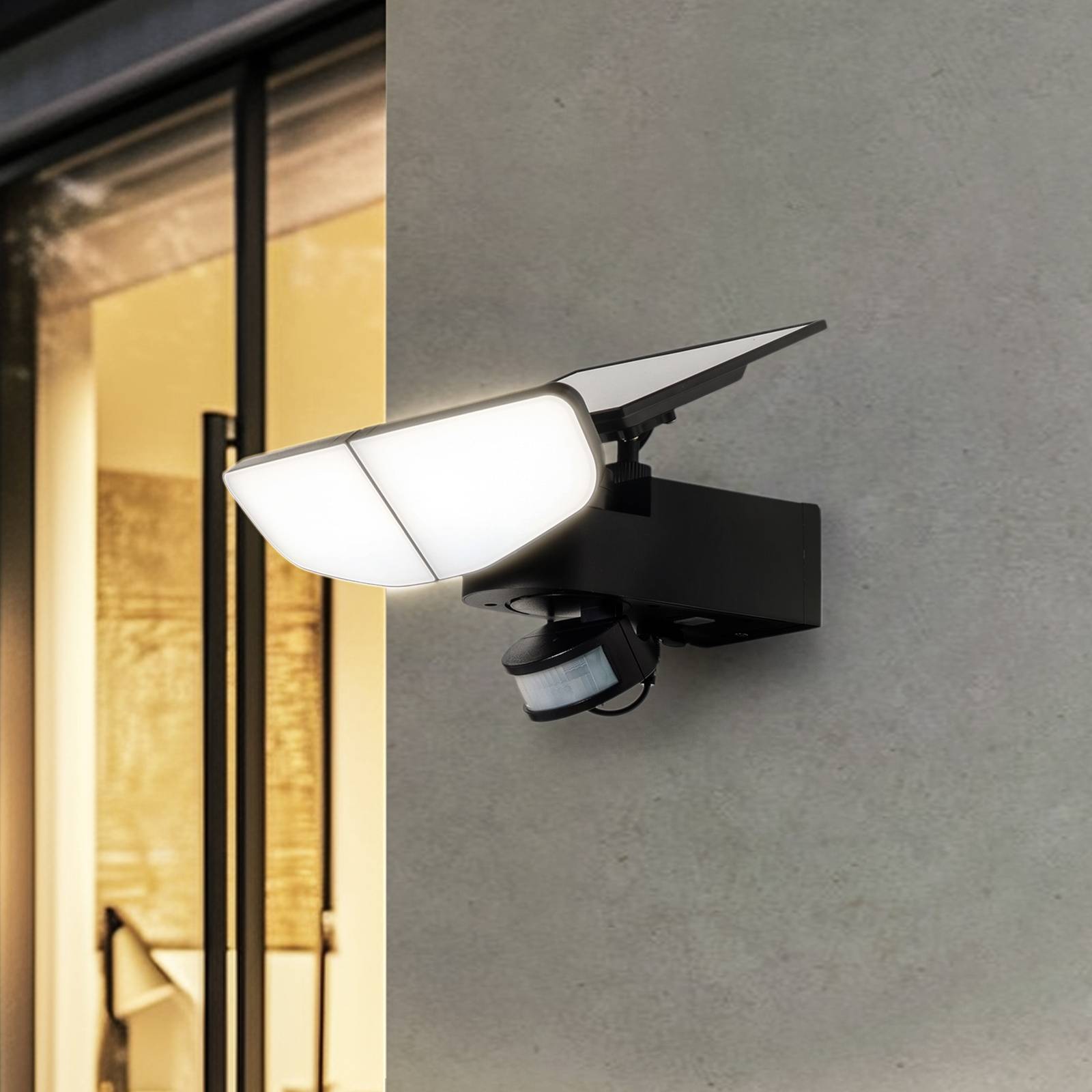 Lindby LED Solarleuchte außen 'Naelin' in schwarz aus Kunststoff-1