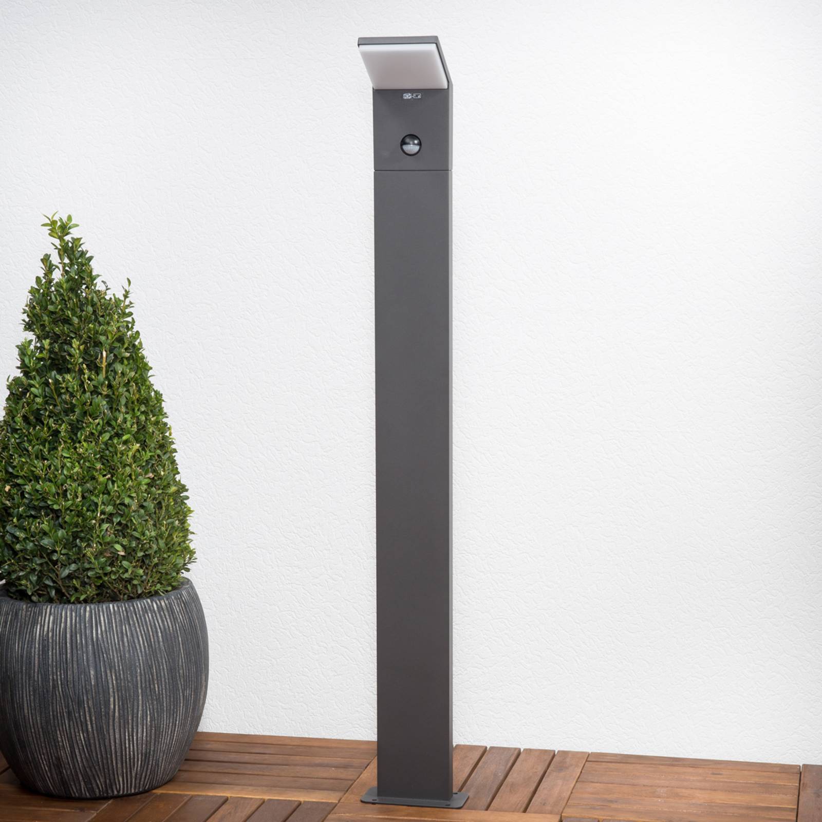 Lucande LED Außenleuchte 'Nevio' in schwarz aus Aluminium-1