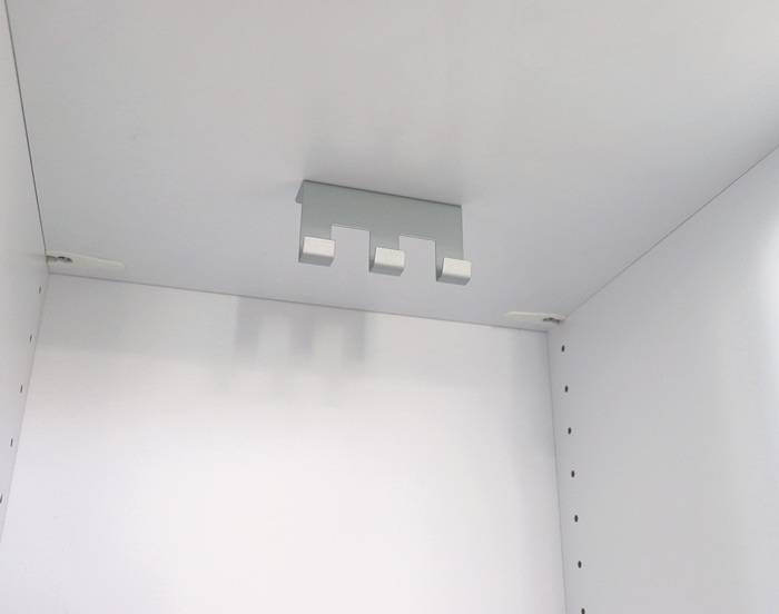 Schließfachschrank Zylinderschl.weiß/Eiche H1100xB400xT420mm 3 Abt.HAMMERBACHER-1