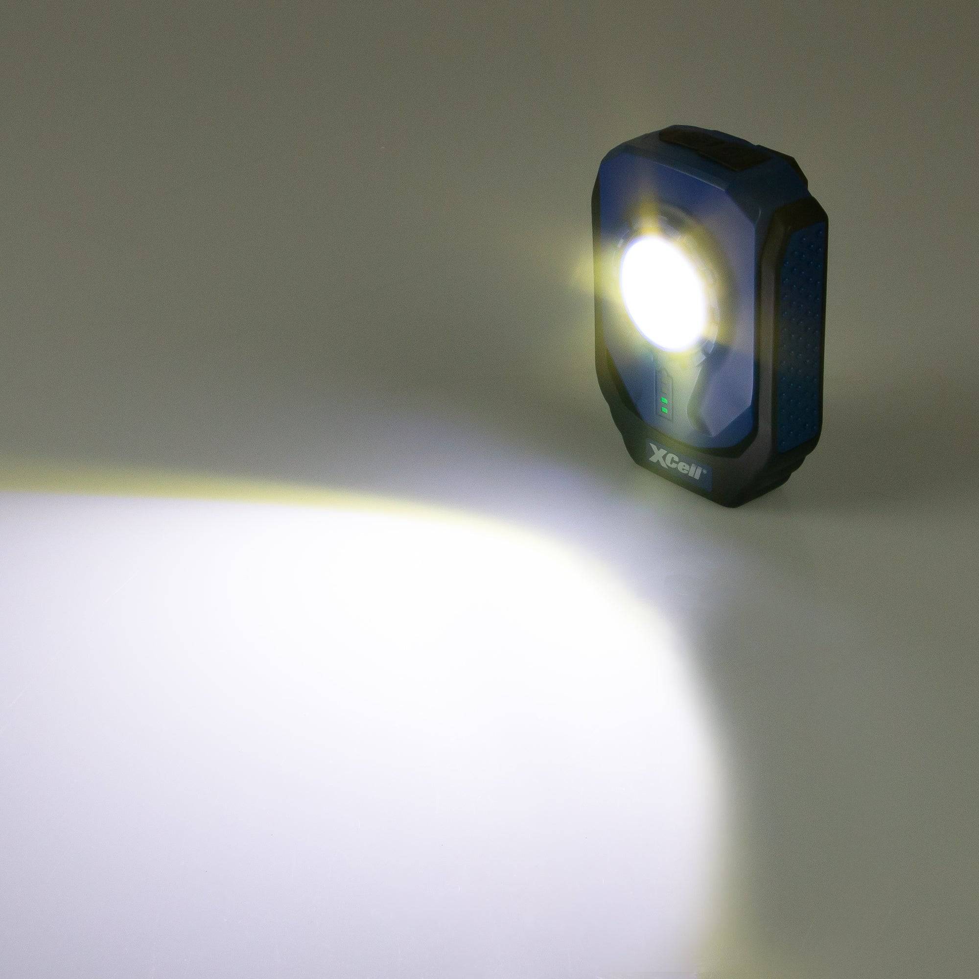 Kompakte LED Arbeitsleuchte mit Magnetfuß-2