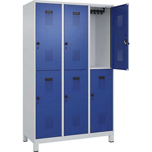 Doppelstock-Spind Evolo PLUS 3 Abteile lichtgrau / enzianblau B 1200 mm mit breiten Füßen Drehriegel. C+P