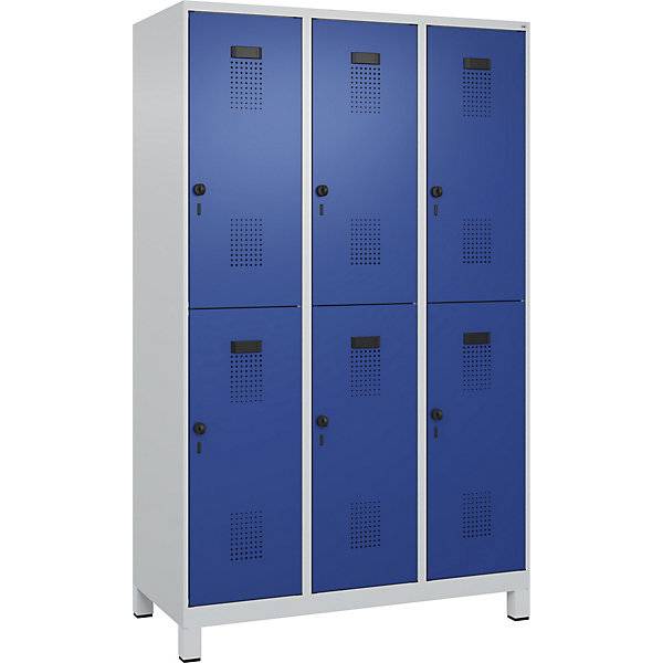 Doppelstock-Spind Evolo PLUS 3 Abteile lichtgrau / enzianblau B 1200 mm mit breiten Füßen Drehriegel. C+P-1