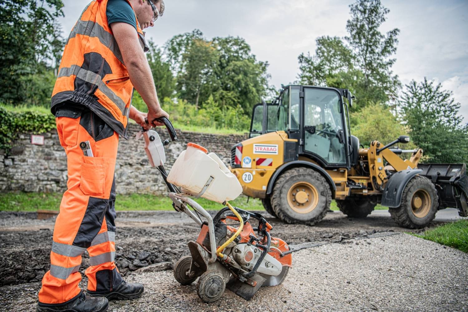 Diamantgroßtrennscheibe DT 350 AB CEVOLUTION für Asphalt Beton Weitverzahnung 400 x 3,6 x 25,4 mm-1