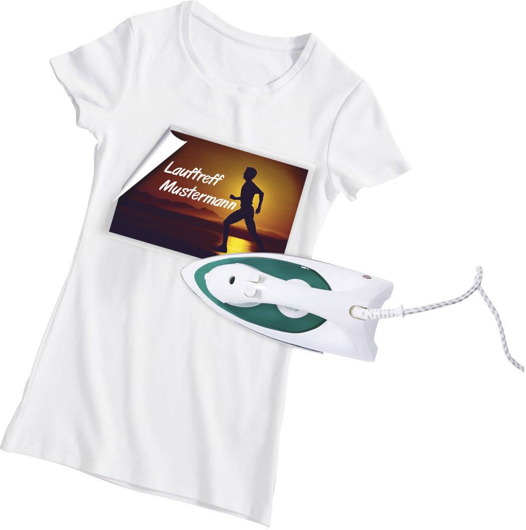 Weiße T-Shirt mit Bild einer Person beim Joggen und Aufschrift 'Lauftreff Mustermann', daneben ein Bügeleisen.