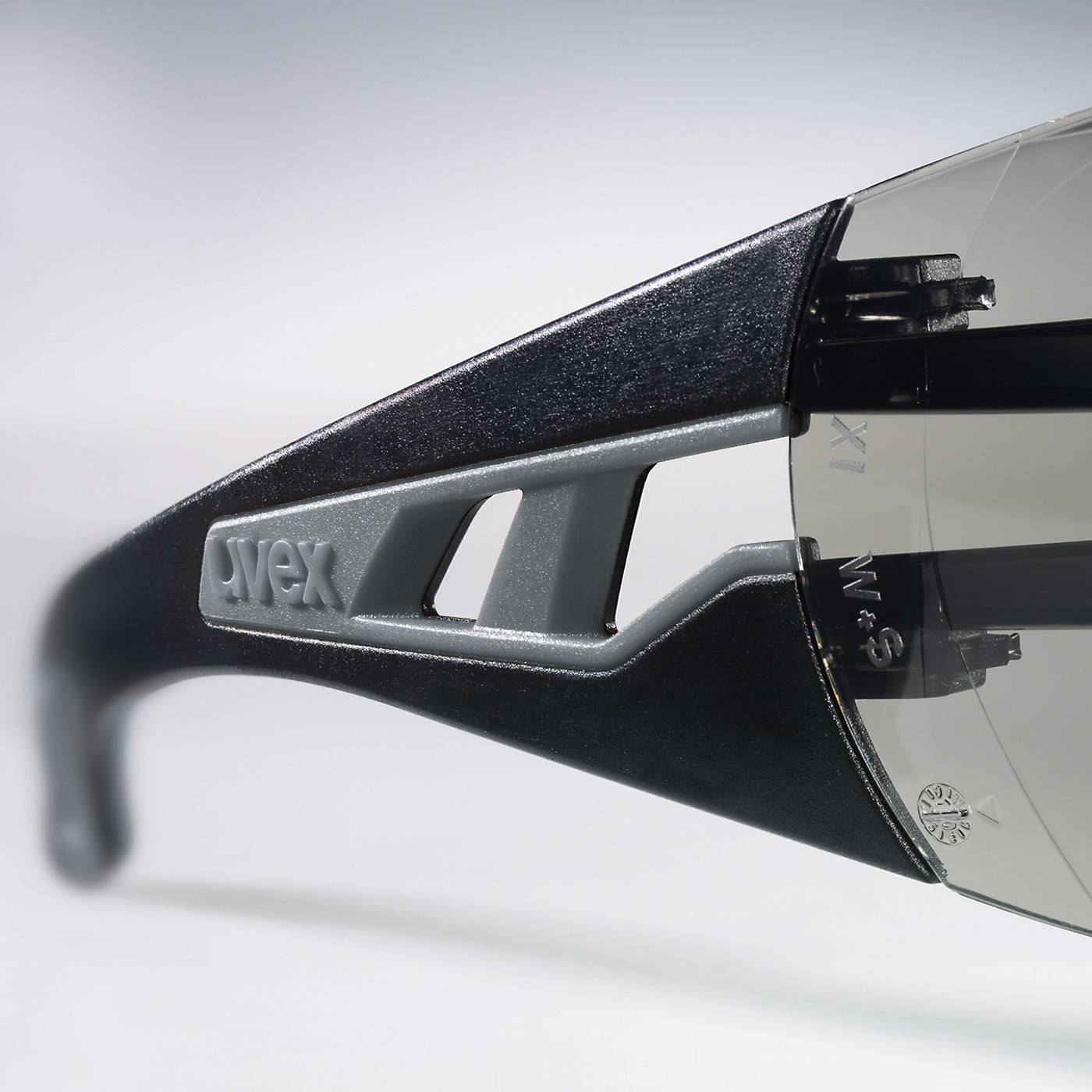 Uvex Schutzbrille pheos getönt grau schwarz/grau, 100% UV-Schutz, gemäß EN 166 + EN 172-1