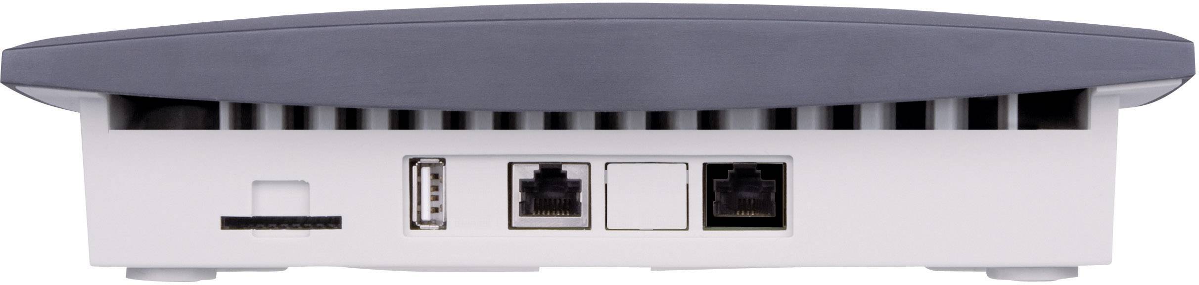 Rückansicht eines Routers mit mehreren Anschlüssen: USB, WAN, LAN und Stromanschluss sichtbar. Oberteil in dunkler Farbe.