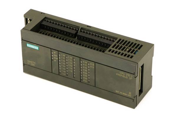 SIMATIC S7-200, CPU 215 KOMPAKTGERAET, AC STROMVERSORG. 4K AW,2,5K DW,14DE DC/10DA REL.