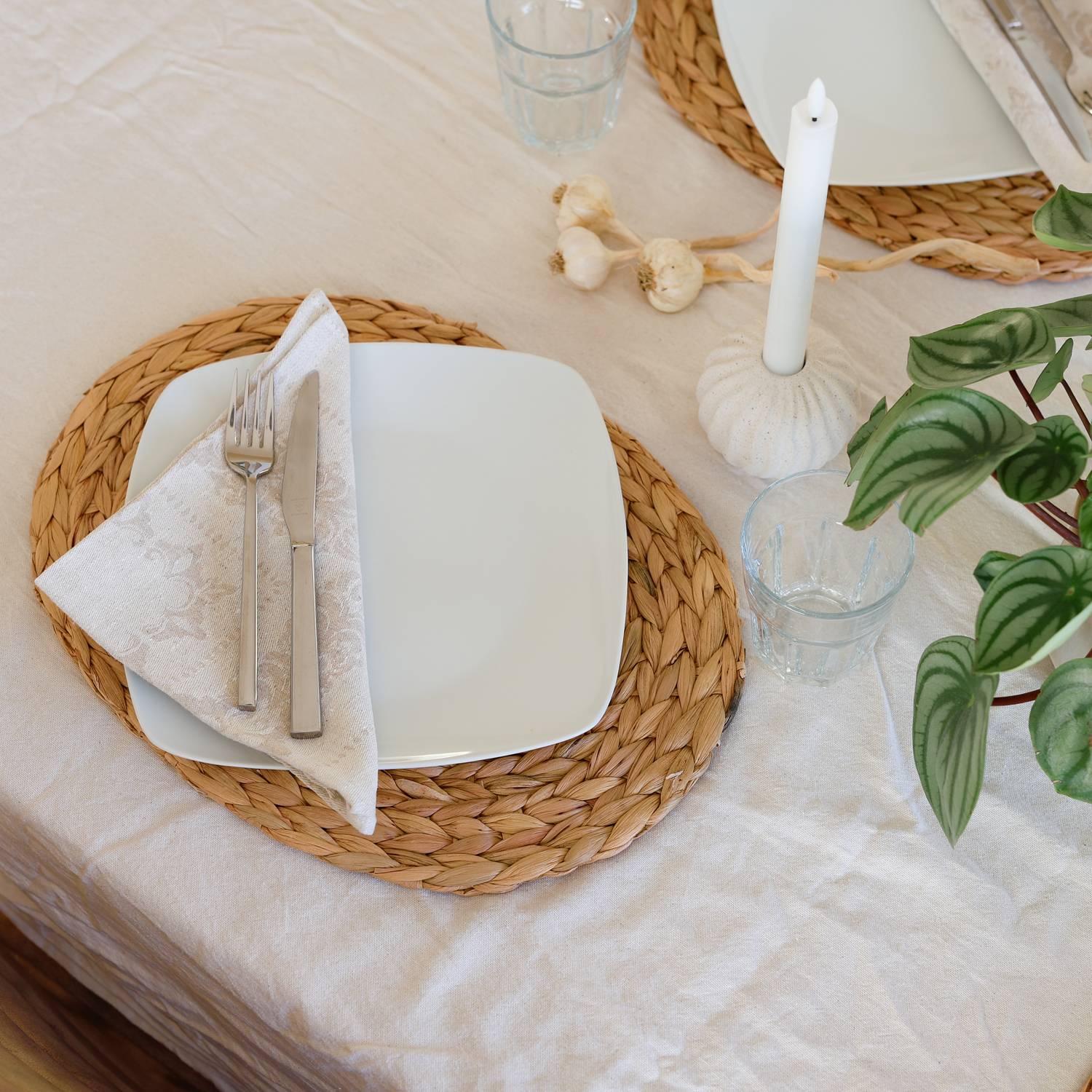 HMF Tischset oval geflochten aus Wasserhyazinthe, Platzset abwaschbar | 4er Set | 40 x 30 cm-1