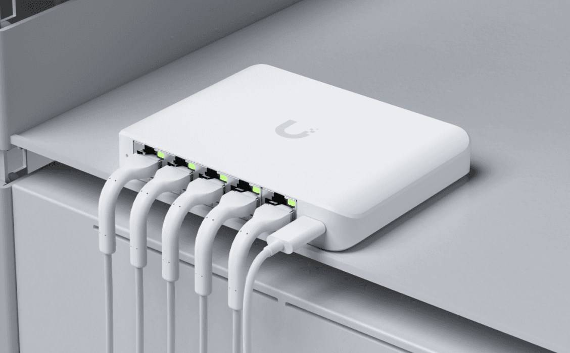 Ubiquiti UniFi Switch Flex Mini 2.5G - Switch - L2 - managed - 4 x 2.5GBase-T 1 x 2.5GBase-T (PoE)-3