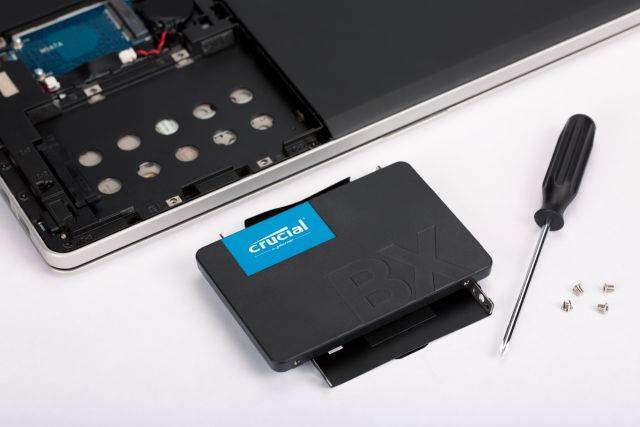Crucial BX500 - SSD - 2 TB - intern - 2.5" (6.4 cm)-1
