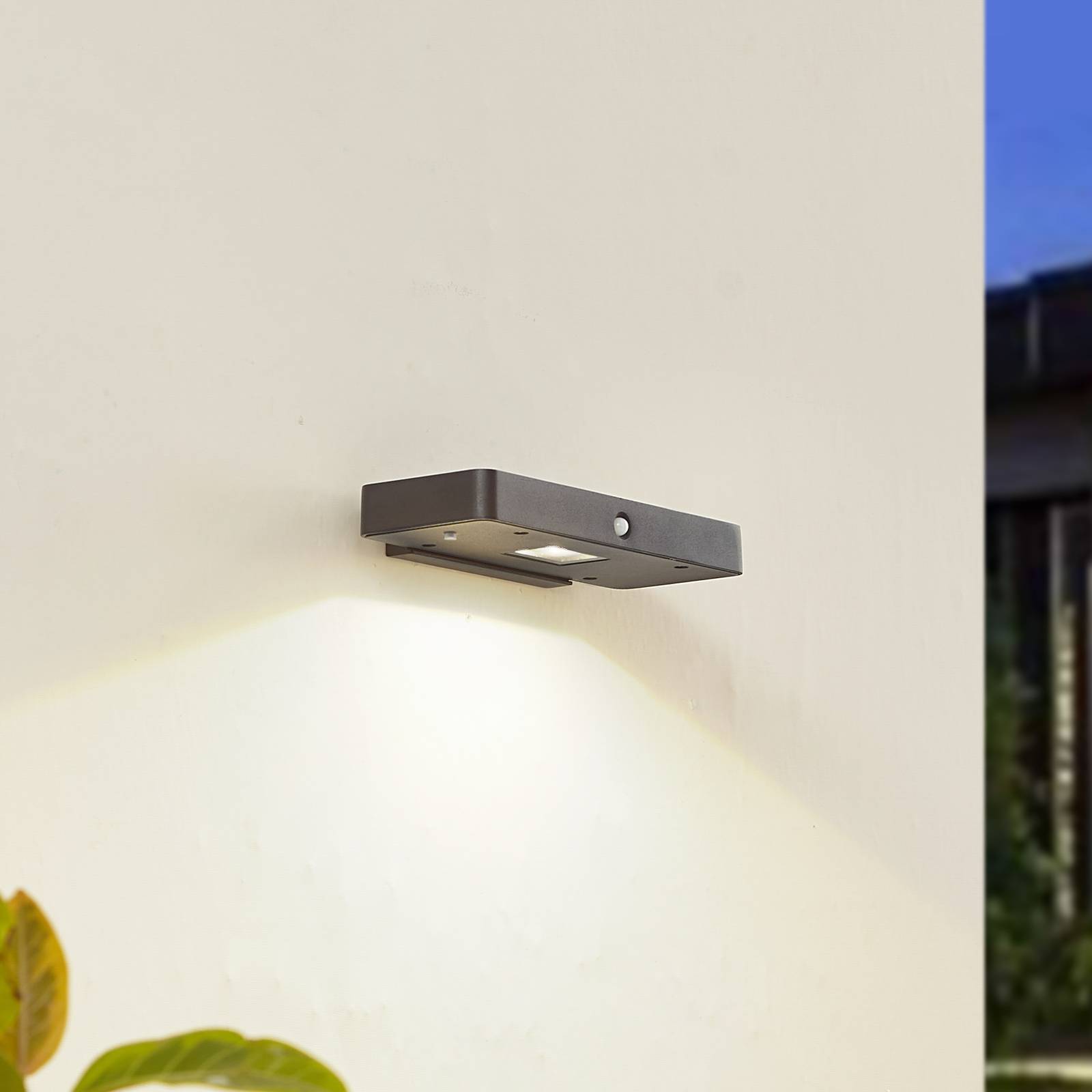 Lucande LED Solarleuchte außen 'Tavon' in schwarz aus Aluminium-1