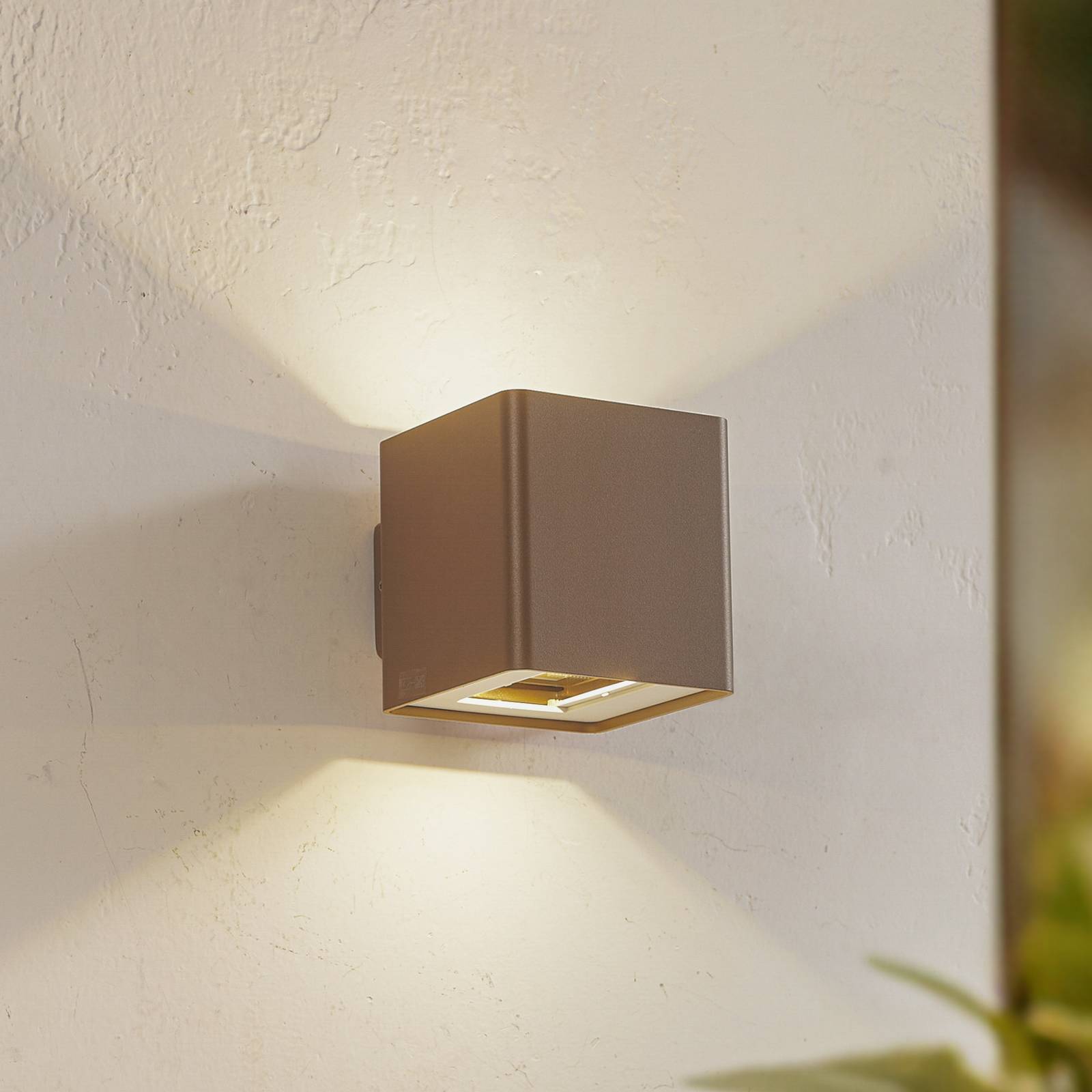 Lucande LED Wandleuchte außen 'Aaron' in braun aus Aluminium-1