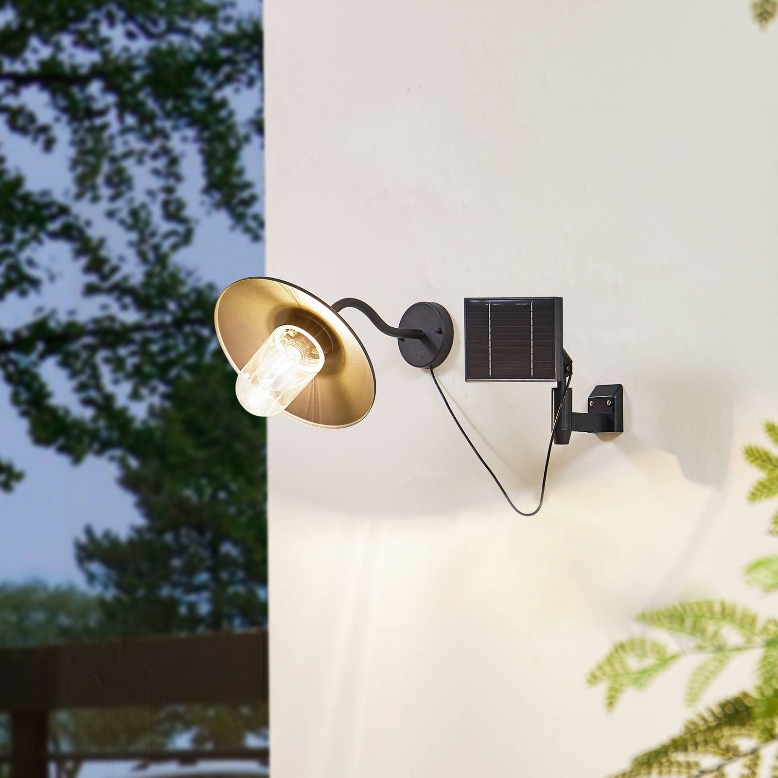 Lindby LED Solarleuchte außen 'Virane' in schwarz aus Aluminium-1