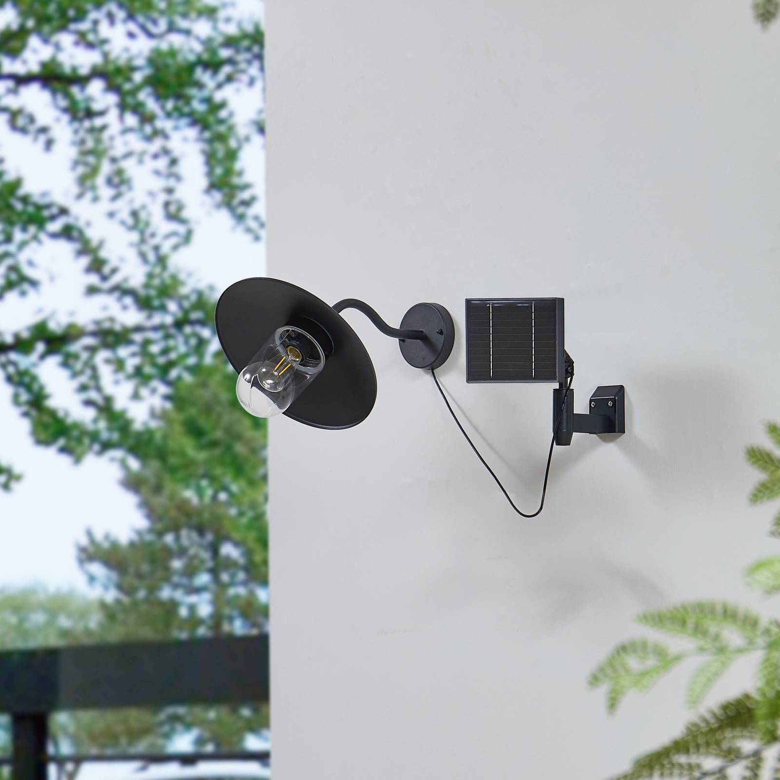 Lindby LED Solarleuchte außen 'Virane' in schwarz aus Aluminium-2
