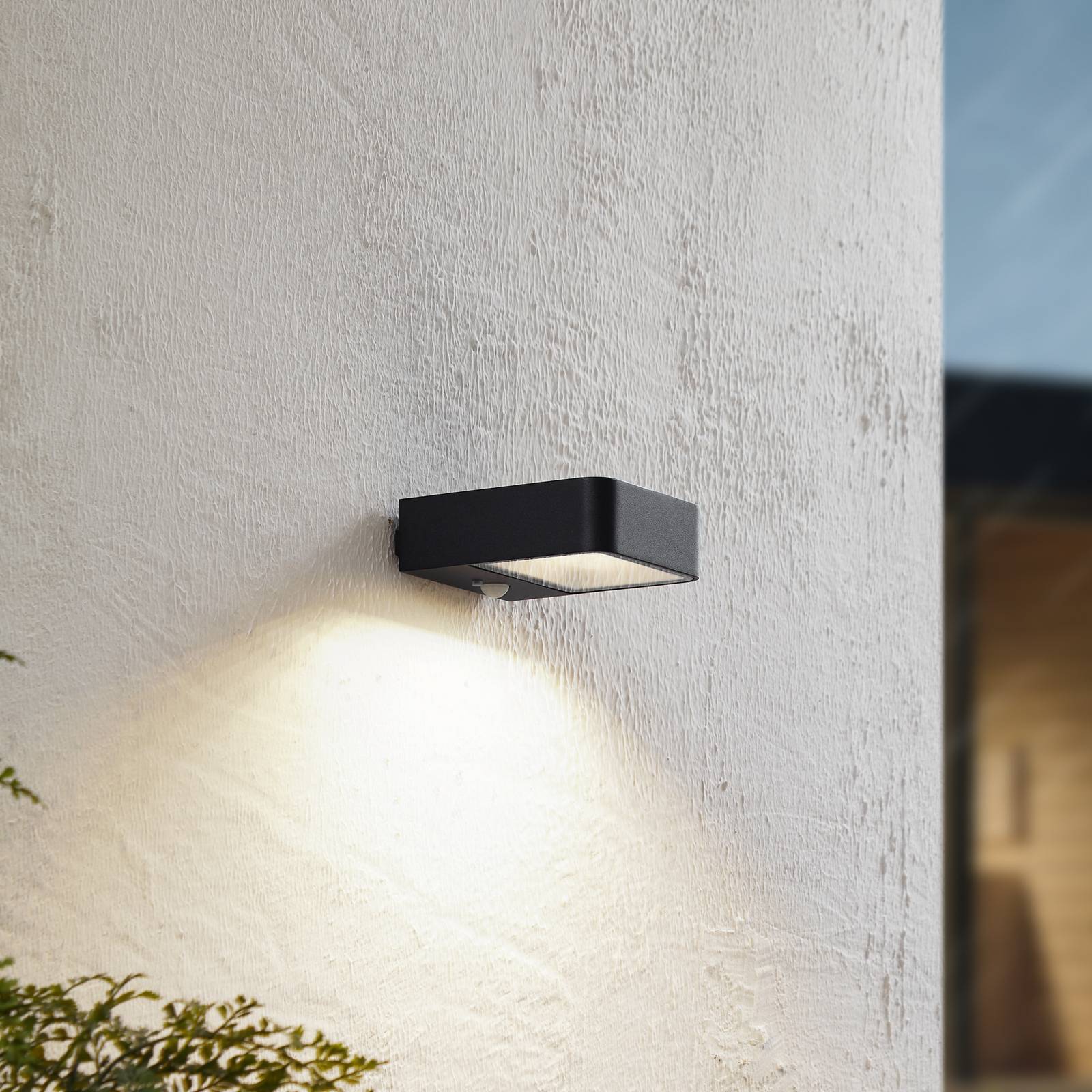 Lucande LED Solarleuchte außen 'Dava' in schwarz aus Aluminium-1