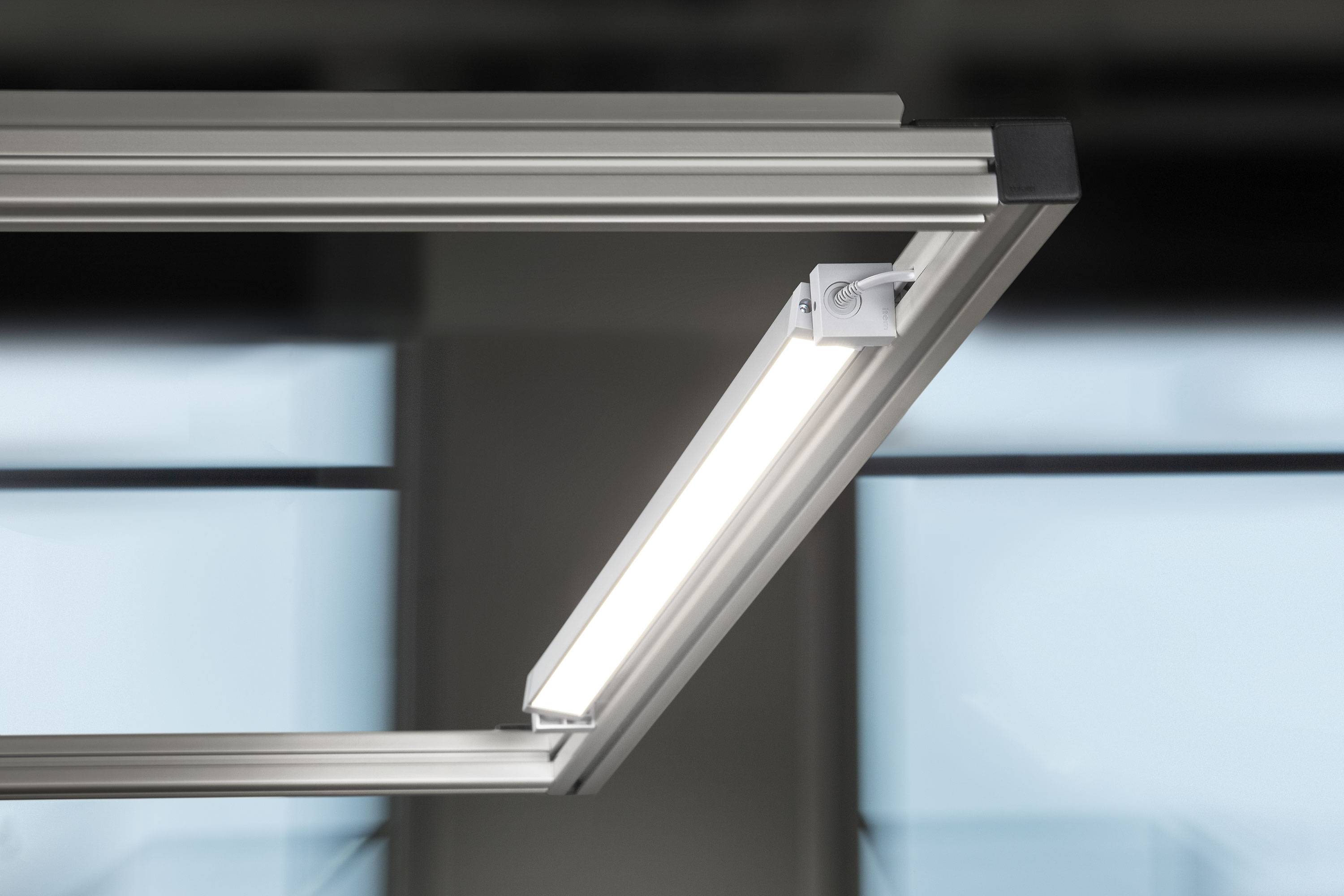 item Leuchtensatz LED E 30W 40x40x850, Liefereinheit: 1 Satz-0