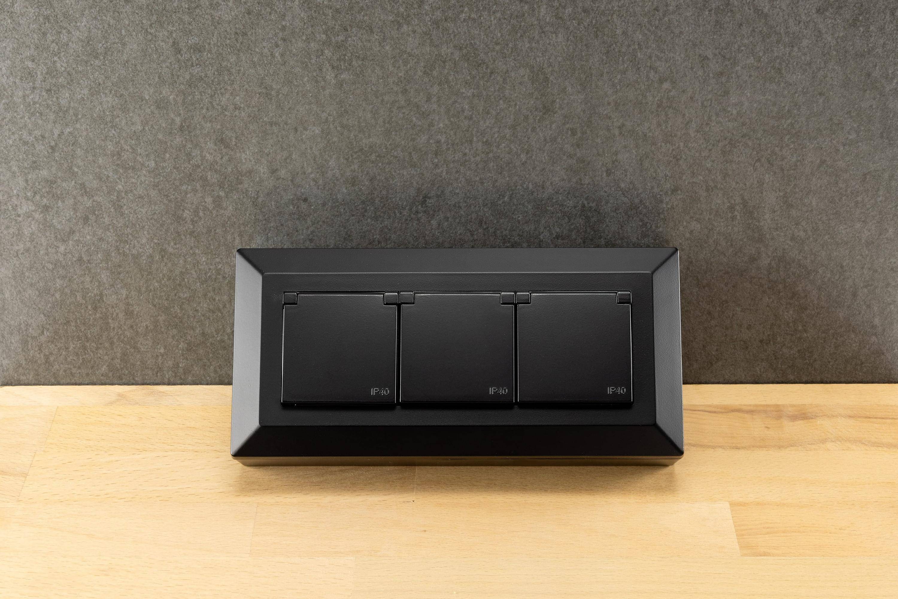 ChiliTec - DELPHI 3-fach Steckdosenblock mit Klappen, schwarz-4