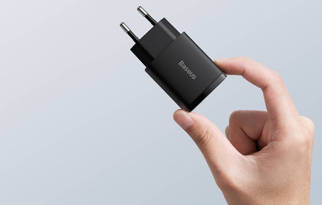 Symbolbild für Compact mains charger 1x USB-A port + 1x USB-C 20W (Black) Kabel & Adapter