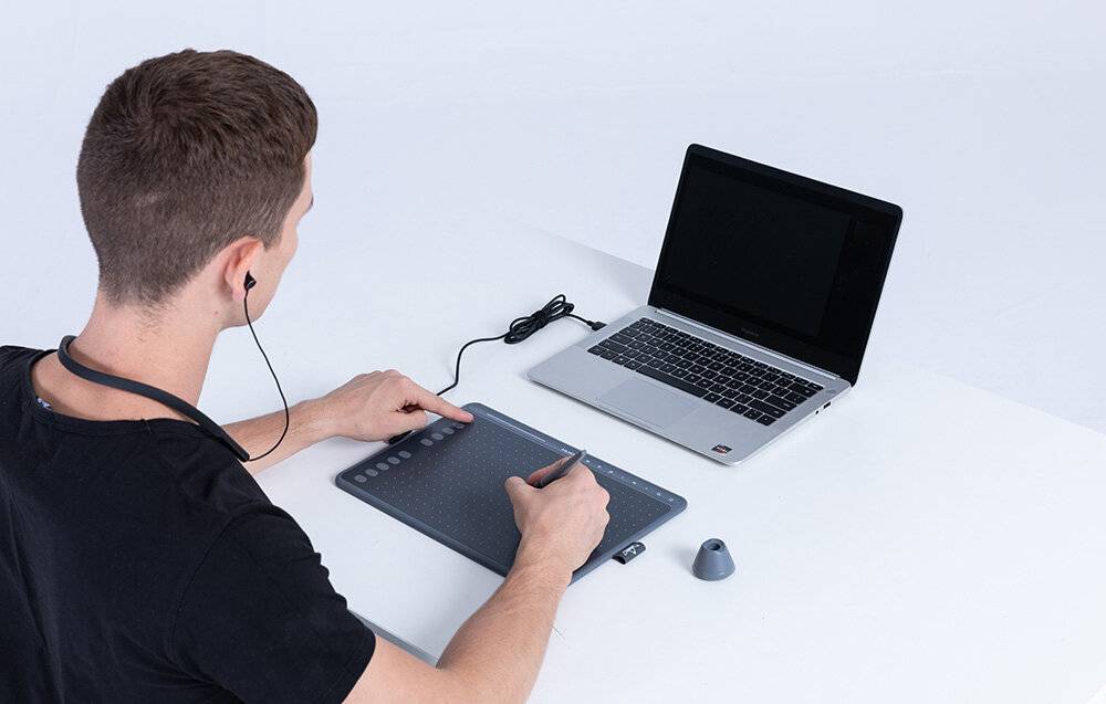Symbolbild für Huion HS611 Grafiktablett, 8192 Druckstufen, 10 Tasten, Media Bar, USB-C