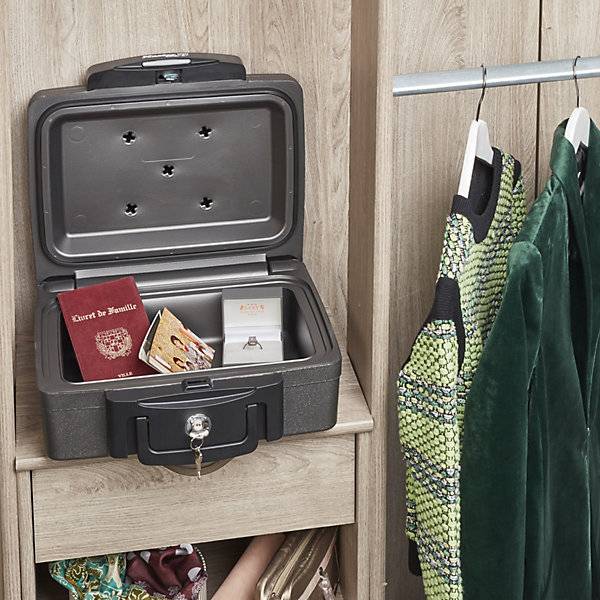 Dokumentenbox feuerfest und wasserdicht Klein HxBxT 156 x 362 x 330 mm. Master Lock Deutschland GmbH 84048449-2