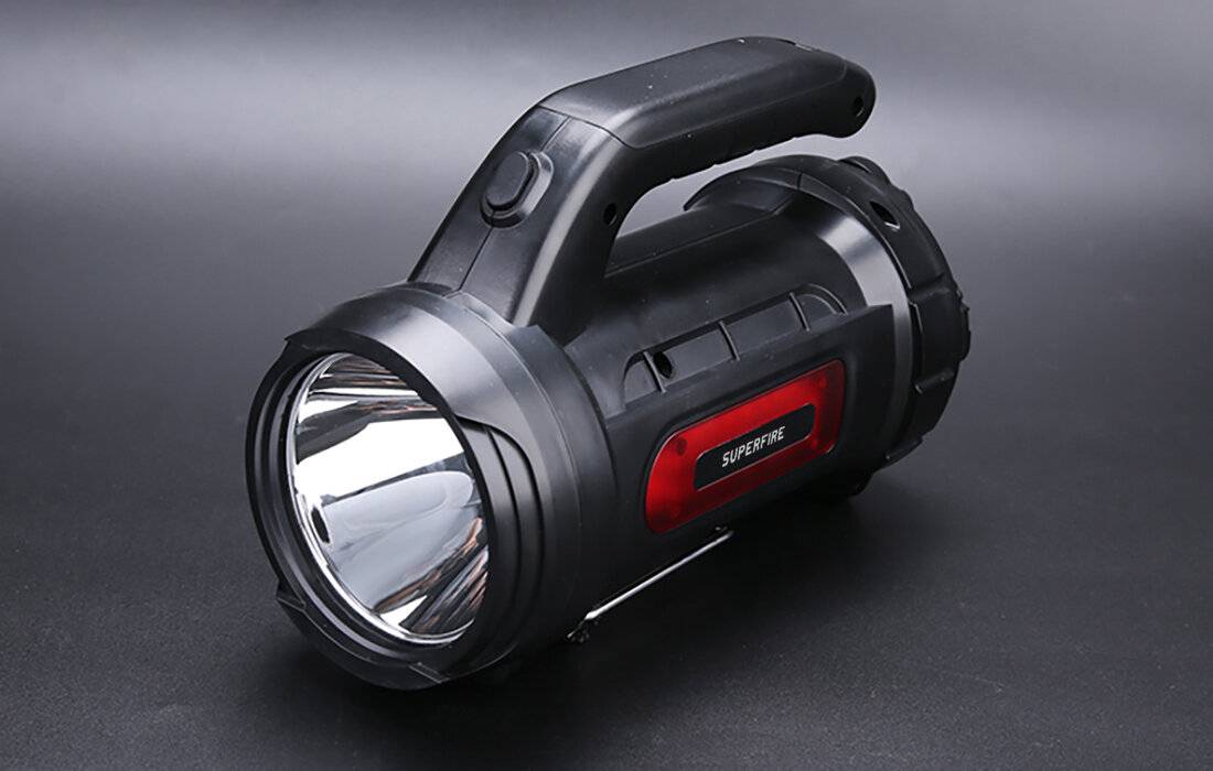 Taschenlampe Superfire M9-E, 900lm, USB-1