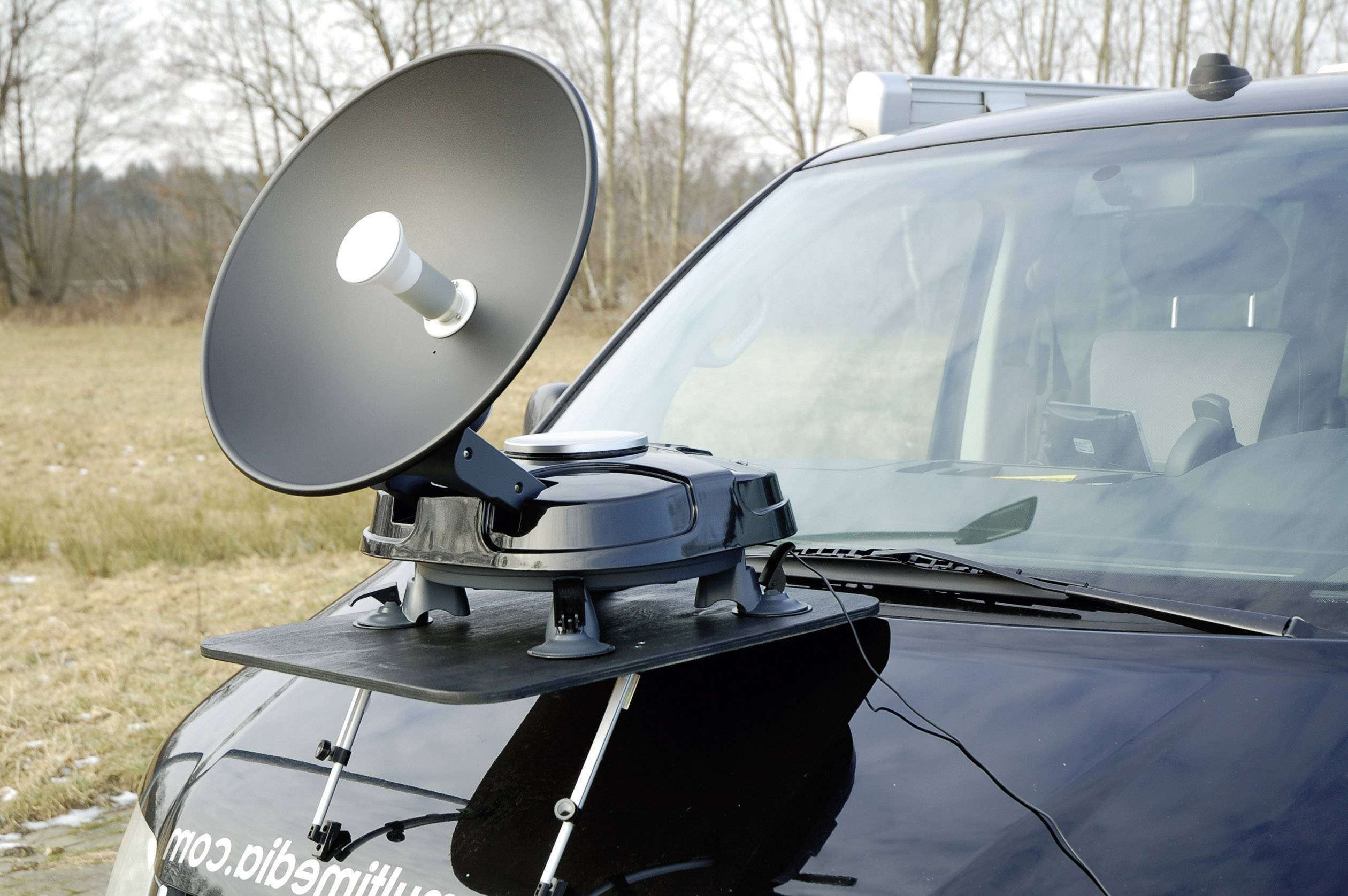 MegaSat 9101250 Satman Portable Satellite Dish, Mirror diameter=46 cm