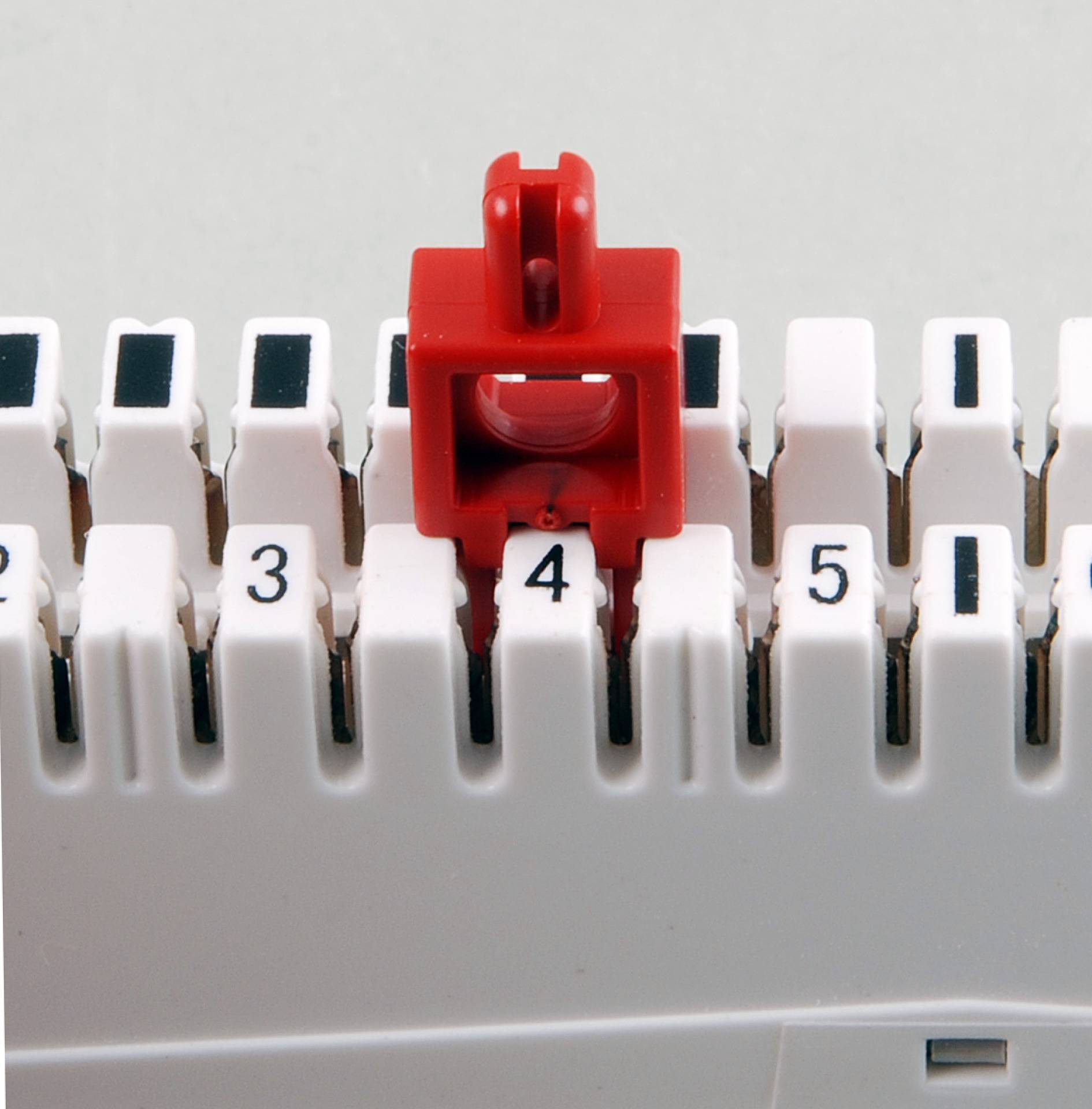 EFB-Elektronik 46154.1, Trennstecker 1DA rot-1