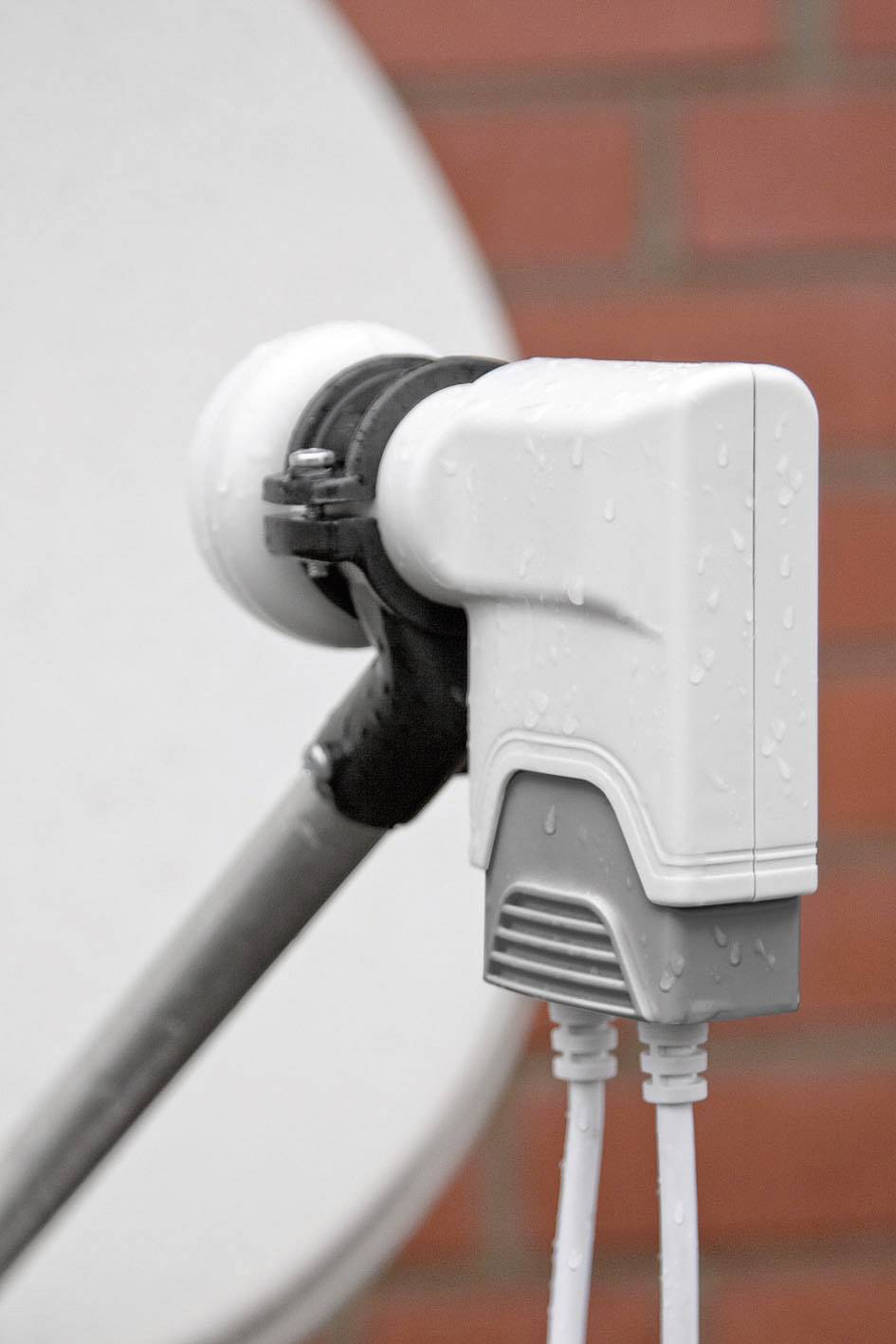 Goobay Universal Quattro-LNB Teilnehmer-Anzahl: 4 Feedaufnahme: 40 mm vergoldete Anschlüsse Hellgrau-1