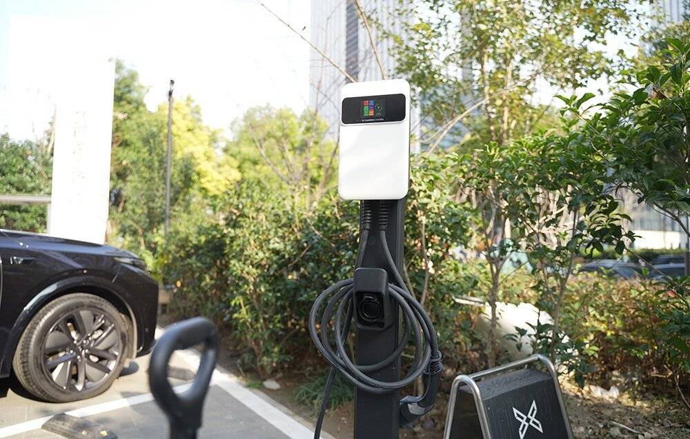 Wandladegerät für Elektroautos Besen SQ20-11KW-APP-4