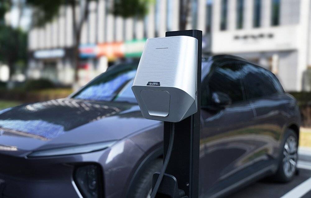Symbolbild für Besen Wandladegerät für Elektroautos LX30 22kW APP