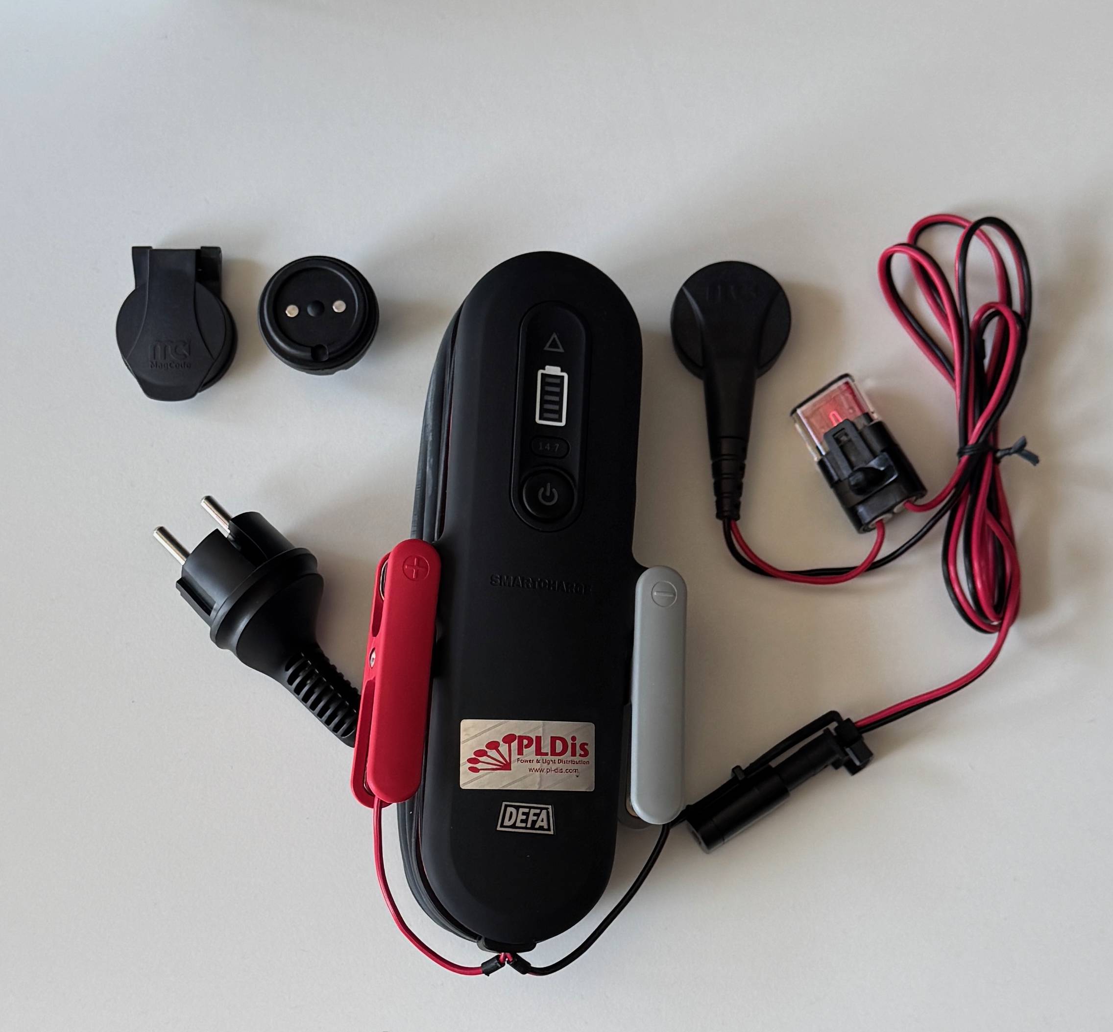 Rundutec 12V SmartCharge 4A Batterie PKW Erhaltungsladegerät inkl. MagCode Stecker Set-1
