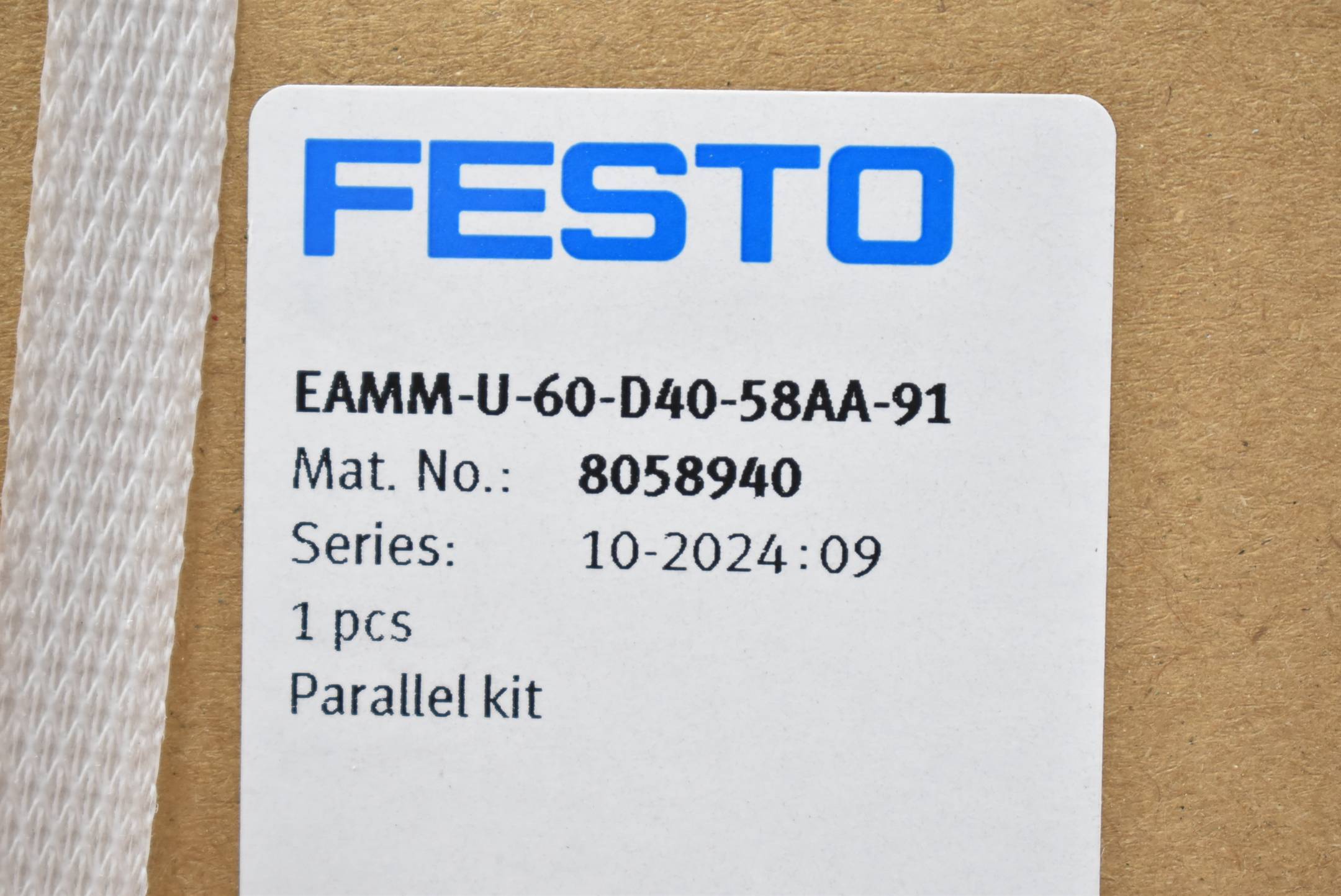 FESTO EAMM-U-60-D40-58AA-91 Parallel kit, P/n: 8058940-1