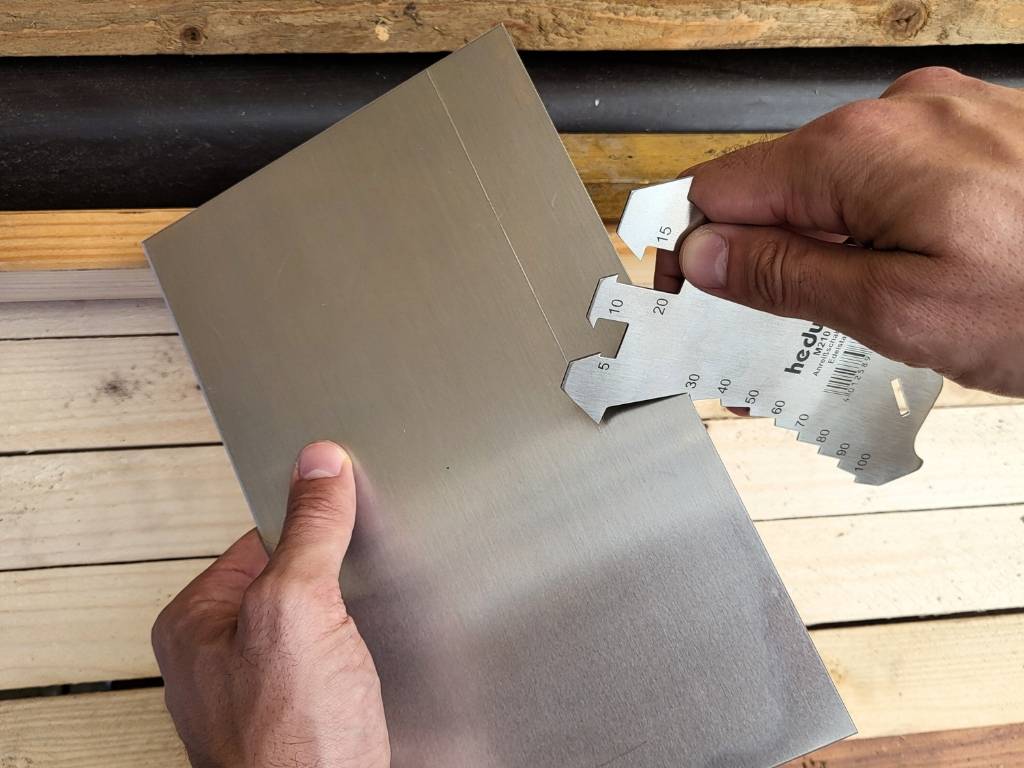 hedue® Anreißschablone M210 - Anreißwerkzeug für Dachdecker und Spengler, mit 20 Anschlagkanten von 5 bis 100 mm-2